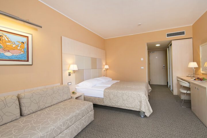 Room 6 of 41