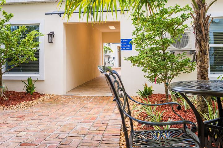 Hotel Exterior 172 of 176