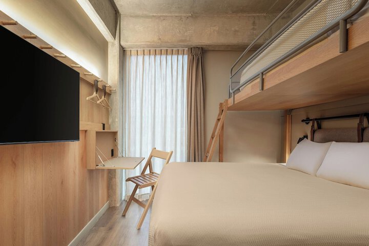 Room 52 of 110