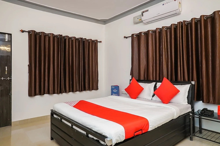 Room 3 of 8