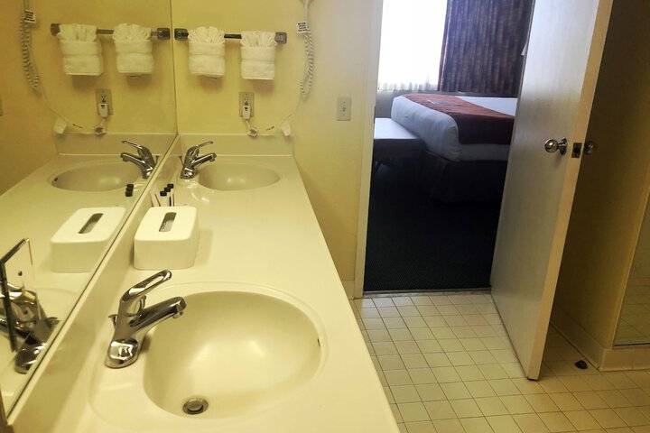 Bathroom sink