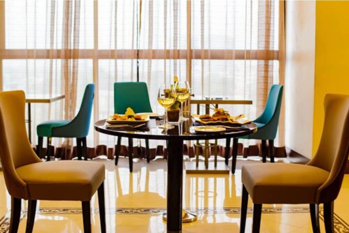 Dining 76 of 110