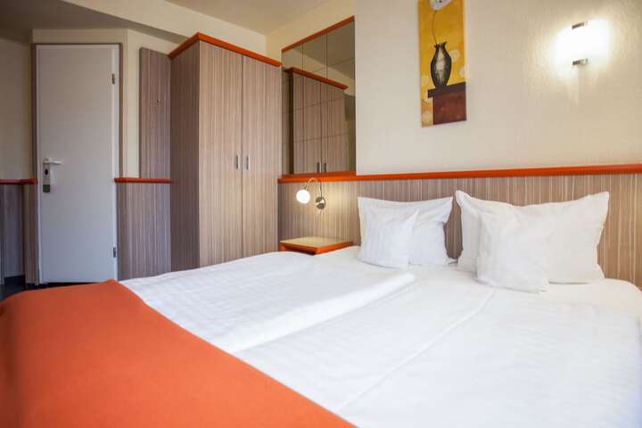 Room 16 of 57