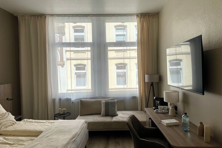 Room 17 of 44