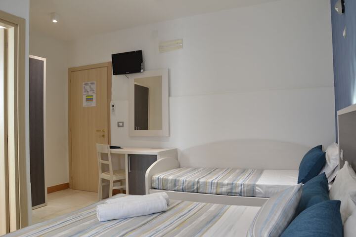 Room 20 of 29