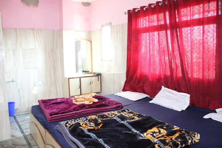 Room 11 of 20