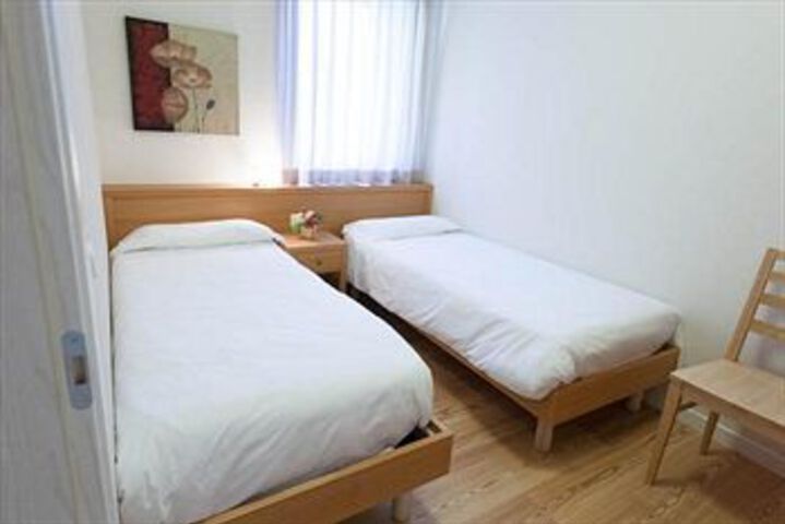 Room 11 of 28