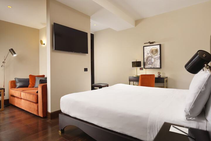 Room 10 of 74