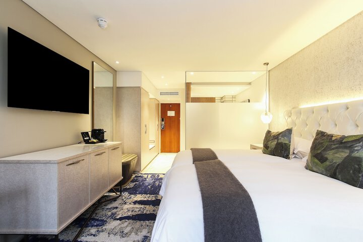Room 30 of 108