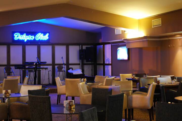 Food court