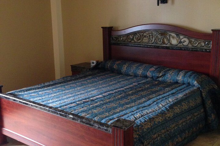 Standard Room, King or Two Doubles (9 of 12)
