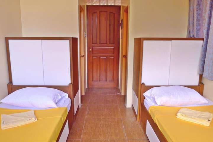 Room 9 of 27