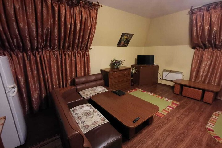 Room 4 of 13