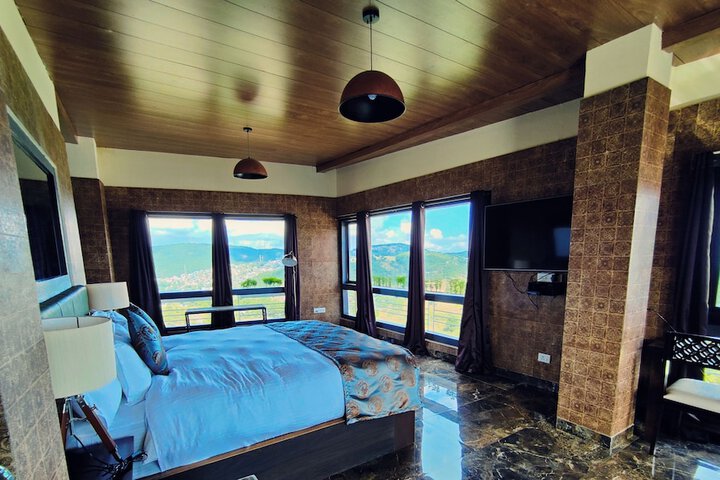 Room 10 of 17