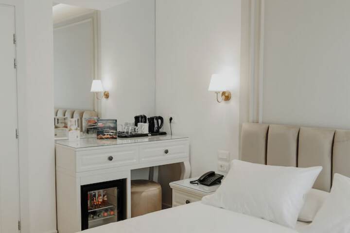 Room 48 of 92