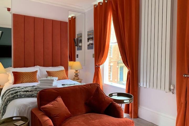 Room 4 of 63