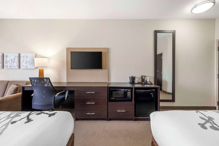 2 Queen Beds (5 of 11)