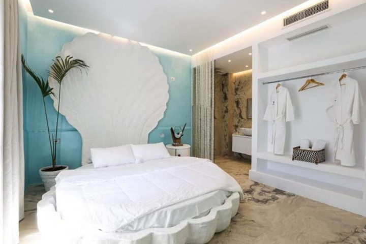 Room 28 of 128
