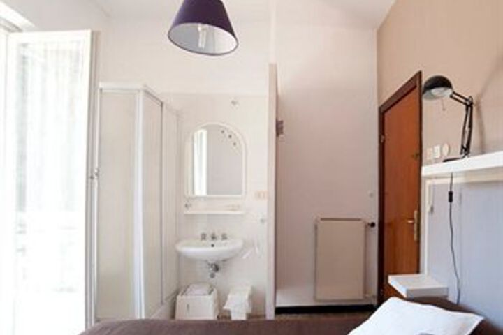 Room 50 of 73