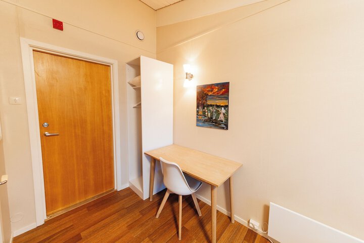 Room 93 of 199