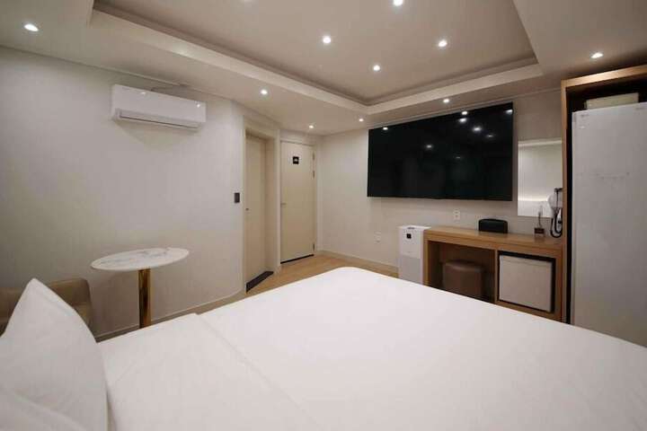 Room 16 of 53