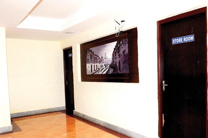 Ballroom/Hall 94 of 101