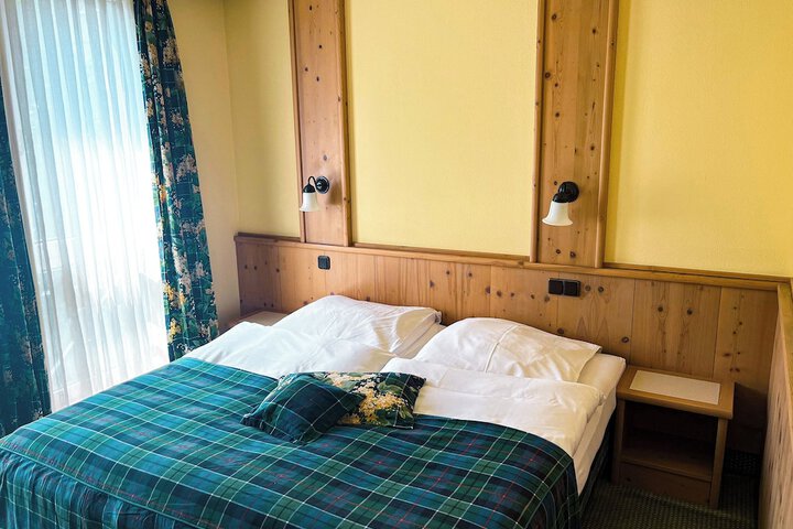 Room 3 of 8