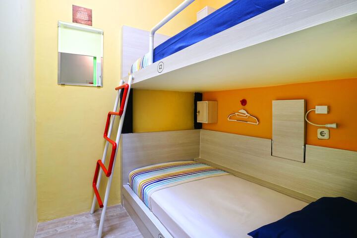 Room 52 of 68