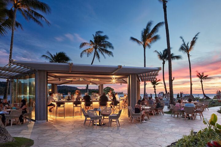 Poolside bar