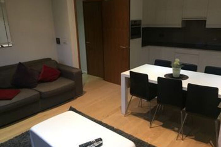Room 7 of 8