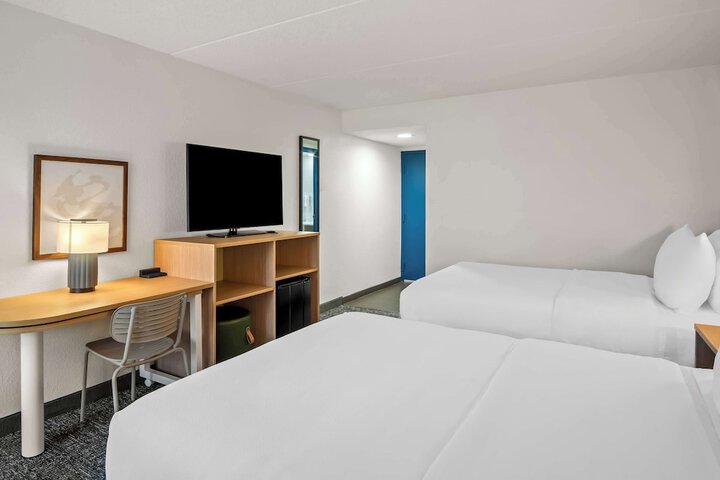 2 Queen Beds (7 of 13)