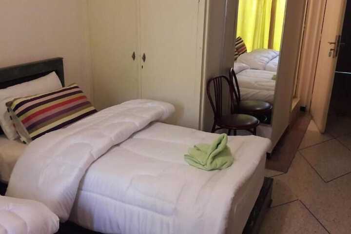 Room 9 of 10
