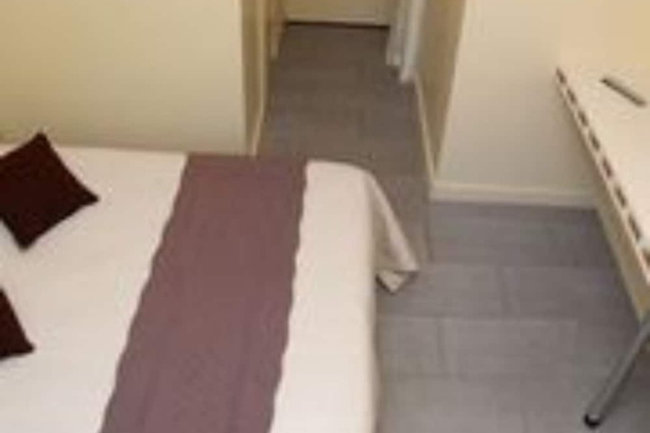 Room 2 of 5