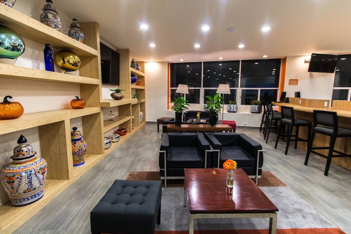 Lobby lounge