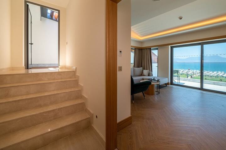 Room 42 of 251