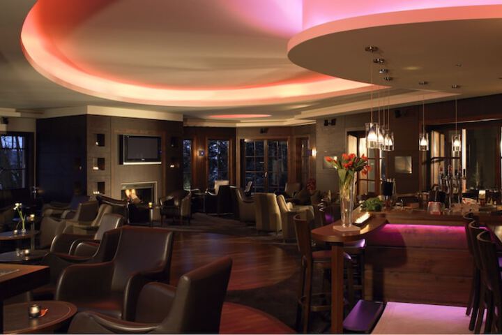 Lounge 20 of 27