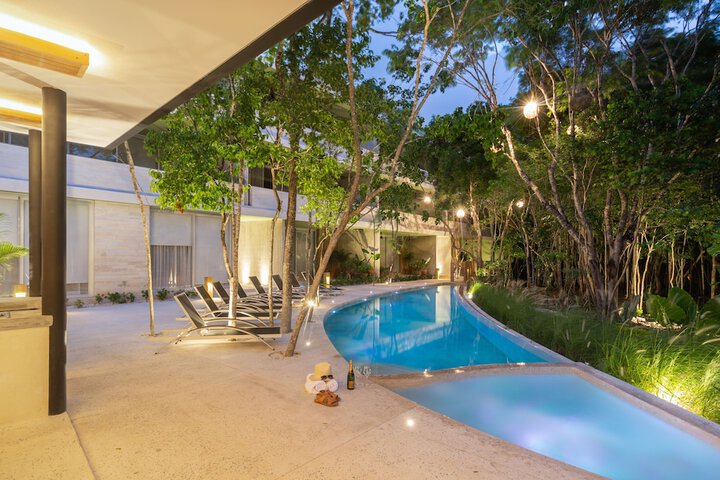 Pool 33 of 42