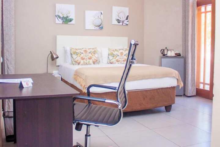 Room 4 of 16