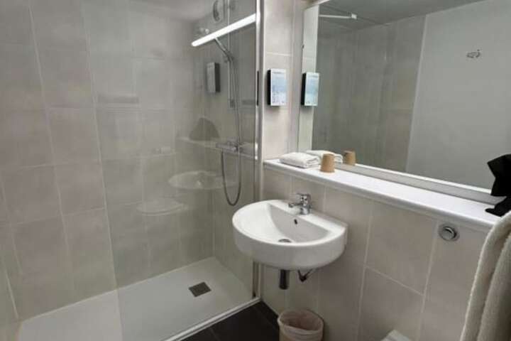 Room 14 of 28