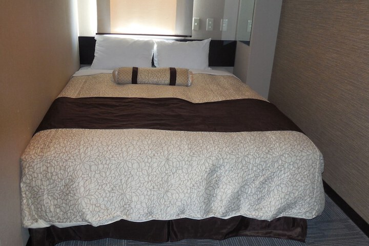 Room 8 of 28