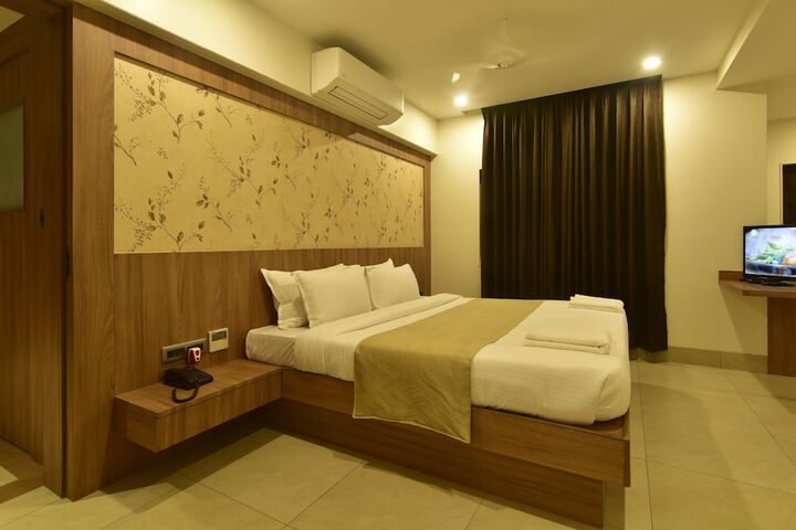 Room 6 of 16