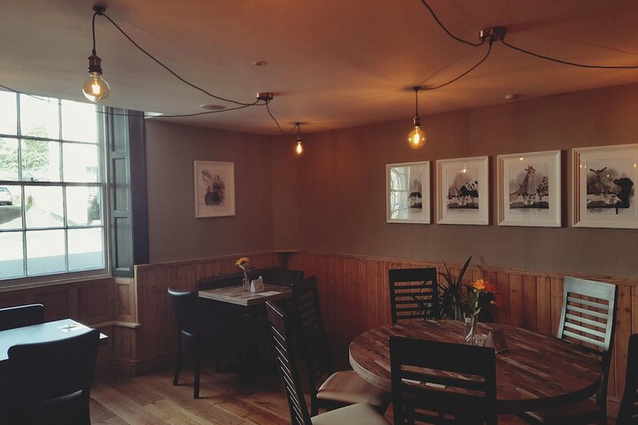 Dining 16 of 20