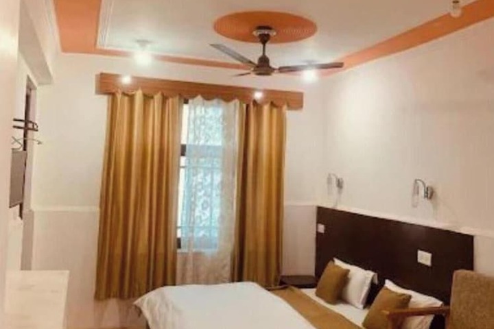 Room 3 of 12