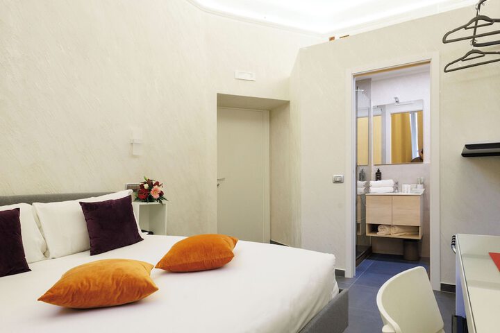 Room 3 of 32