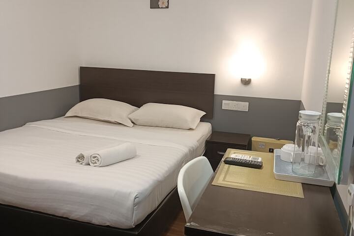 Room 5 of 20
