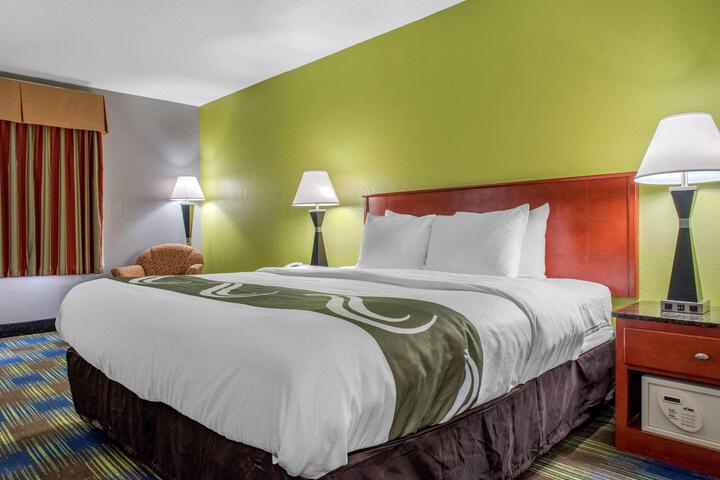 1 King Bed (15 of 15)