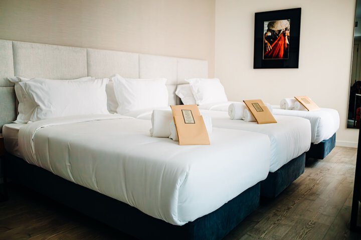 Room 102 of 164