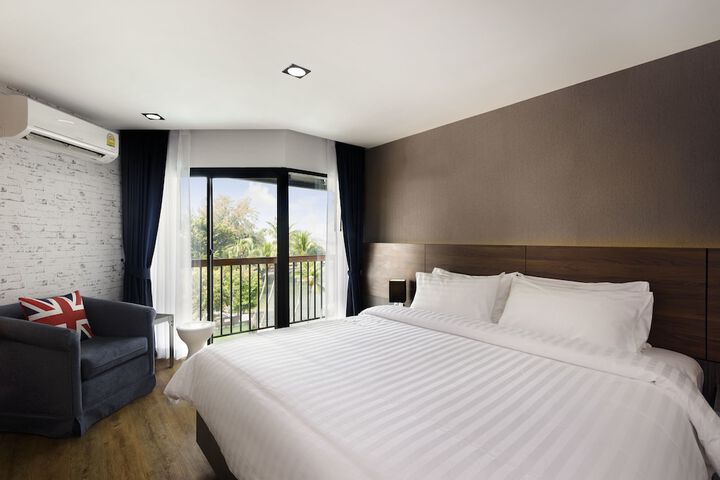 Room 25 of 77