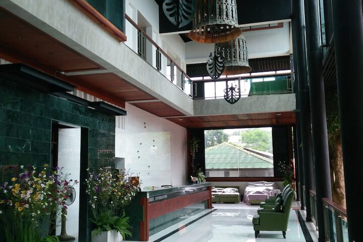 Hotel 2 of 135