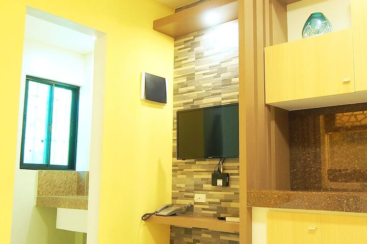 Room 6 of 26